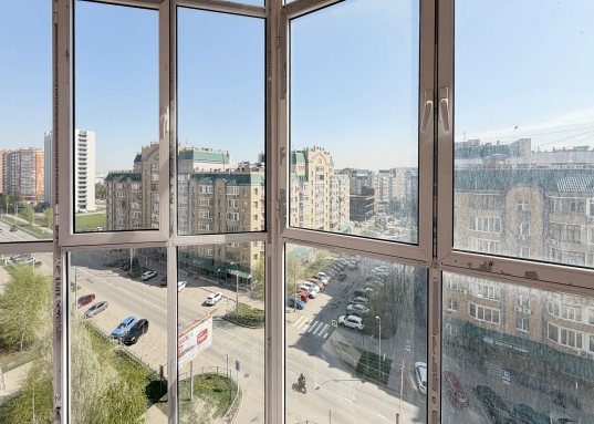 квартиру на ул. Чистопольской у Казань Арены?</strong><br /><br />В продаже 2-комнатная квартира, расположенная в теплом комфортном доме 2011 года постройки в Новосавиновском районе по адресу ул. Чистопольская, 71 (ул. Адоратского, 1а).<br /><br /> О ДОМЕ:<br />Год постройки 2011.<br />Огороженная территория, въезд через шлагбаум.<br />Двор без машин.