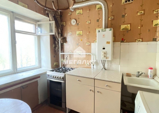 Купить квартиру в центре Казани и сделать ремонт на свой вкус.