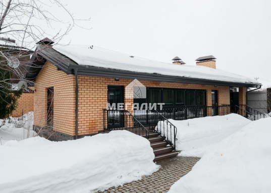 Отличная функциональная планировка, высокие потолки, создающие ощущение простора и полета.