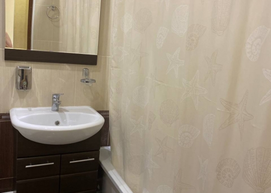 Суконная слобода, остановки общественного транспорта, продуктовые магазины, аптеки и другие объекты инфраструктуры, которые так необходимы в нашей жизни.