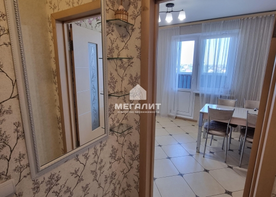 Удобная гардеробная 3,4 кв.м.<br /><br />ОТЛИЧНОЕ РАСПОЛОЖЕНИЕ ДОМА!<br /><br />Транспортная доступность как на машине так и на общественном транспорте.