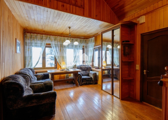 Матюшино прямо на берегу матушки Волги Вы найдете то, о чем мечтали!<br /><br />Добротный 2-этажный кирпичный дом площадью 200.6 м2 на участке 16,27 сот.