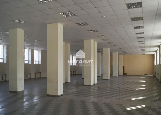 Помещение 862 кв.м на 1 этаже с большой парковкой