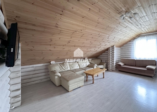 Высокий спрос на дома как для собственного проживания, так и для сдачи в аренду (готовый арендный бизнес) в этой части поселка.<br /><br />Рядом поселки: Победилово, Мирный.