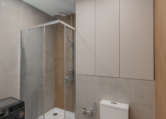 <strong>Atlantis Deluxe</strong> — жилой комплекс бизнес-класса в Казани, расположенный по адресу: Кировский район, Шоссейная улица, д.57.<br />Первая береговая линия, вид на Казанский Кремль, реку Казанка и акваторию Волги.
