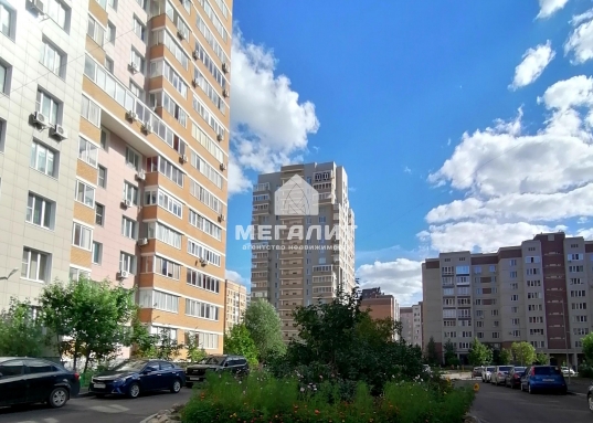 Адрес: ул. Чистопольская, дом 74, Количество комнат: 3, Общая площадь: 97 м<sup>2</sup>, Жилая площадь: 54.7 м<sup>2</sup>, Площадь кухни: 15.4 м<sup>2</sup>, Этаж: 2/9, Тип дома: Кирпичный, Район: Ново-Савиновский