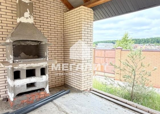 В него без труда поместится даже габаритный внедорожник, микроавтобус или прицеп.