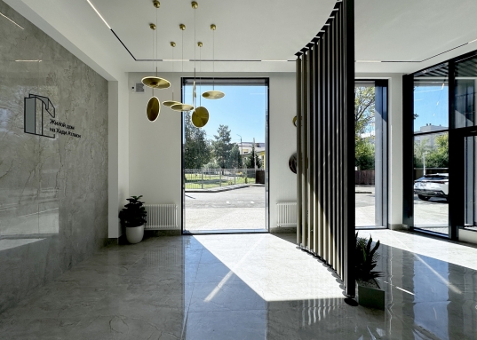 Просторная квартира-студия в доме бизнес класса!