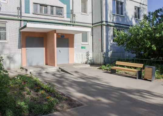 На продажу представлена 3-х комнатная квартира в Ново-Савиновском районе по ул. Адоратского д.13 напротив ТЦ Савиново.<br /><br />О квартире:<br />- общая площадь 66,2 кв.м, с лоджией 68,2 кв.м.<br />- 3 раздельные комнаты: 12,6 кв.м, 13,2 кв.м, 17,3 кв.м<br />- кухня 9,9 кв.м, раздельный санузел<br />- в спальне отдельная гардеробная и широкая лоджия<br /><br />О доме:<br />- благоустроенный зеленый двор с детской площадкой<br />- ТСЖ<br /><br />Об инфраструктуре рядом:<br />- парк отдыха «Континент»<br />- остановки общественного транспорта в 3-х минутах ходьбы, включая трамвай<br />- в шаговой доступности детские сады, школы, гимназия<br />- детская поликлиника и больница №7<br />- ТЦ «Савиново», гипермаркет «Лента», SPAR, Ак Барс Арена, Мегастрой и другие необходимые магазины<br />- Университет юстиции, КНИТУ-КАИ<br /><br />О документах:<br />- один взрослый собственник<br />​​​​​​​- вся сумма в договоре<br />- чистая продажа<br /><br />Рядом расположены улицы: Амирхана, Чистопольская, Ямашева, Гаврилова, Адоратского, Чуйкова.<br />Звоните, покажем в удобное для Вас время.<br /><br />С уважением, ваш гид в мире недвижимости, Эльмира Шайдуллина.<br />АН «МЕГАЛИТ» основано в 2004 году.
