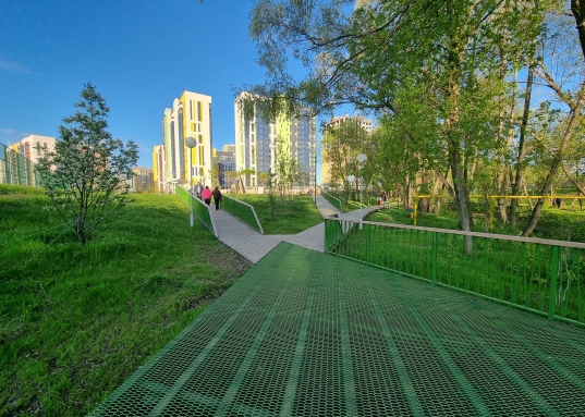 Удобная гардеробная 3,4 кв.м.<br /><br /><br />ОТЛИЧНОЕ РАСПОЛОЖЕНИЕ ДОМА!<br /><br />Транспортная доступность как на машине так и на общественном транспорте.