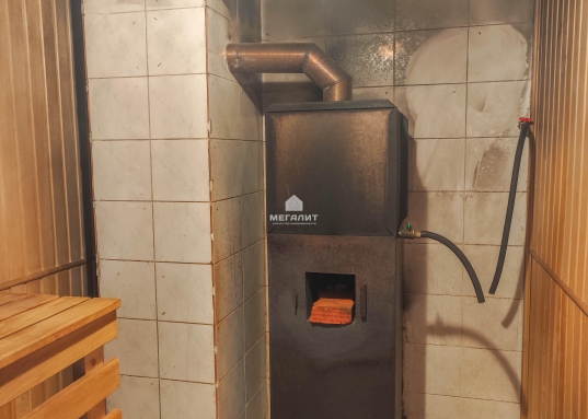 Планировка дома функционально разделяет приватные и общественные зоны.<br />Жилая площадь — 92,1 кв.м. Пространство, предназначенное непосредственно для отдыха и времяпрепровождения членов семьи, составляет более половины общей площади, что говорит об эффективности планировки.<br />Этажность — 2 этажа.