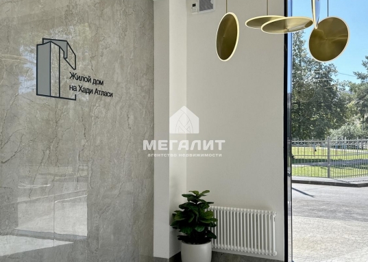 Прекрасная возможность купить квартиру по самой выгодной цене!​​​​​​​<br /><br /><strong>Вашему вниманию представлена просторная квартира - студия площадью 38,38 м2 в ЖК "Жилой дом на Хади Атласи" (Вахитовский район Казани).</strong><br /><br />Жилой комплекс бизнес класса от застройщика "Суварстроит" <strong>вводится в эксплуатацию в ноябре 2025 года. </strong><br />Квартира сдается с<strong> черновой отделкой</strong> для удобства воплощения Ваших дизайнерских задумок.