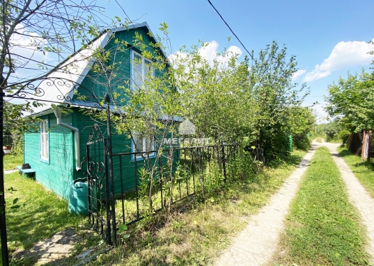 Садовое общество находится на реке Казанке, от домика до места, где можно искупаться 100 метров пешком. До дачи можно добраться на электричке, на автобусе и на машине.