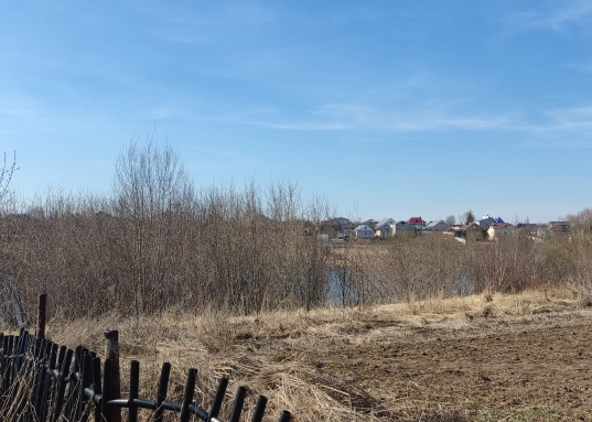 Осиново, Зеленодольский район).<br /><br />Площадь участка 14,9 соток, размеры примерно 30х50 м. Газ и электричество проходят рядом с участком. Вокруг жилые дома.